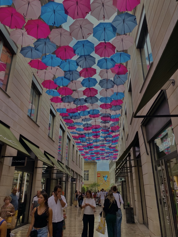 Header image for 33000 Bordeaux, France
